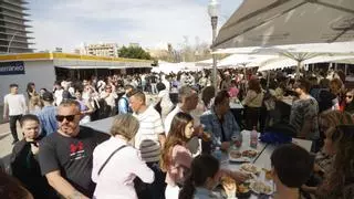 El popular Mesón de plaza España ofrece tapas y cerveza