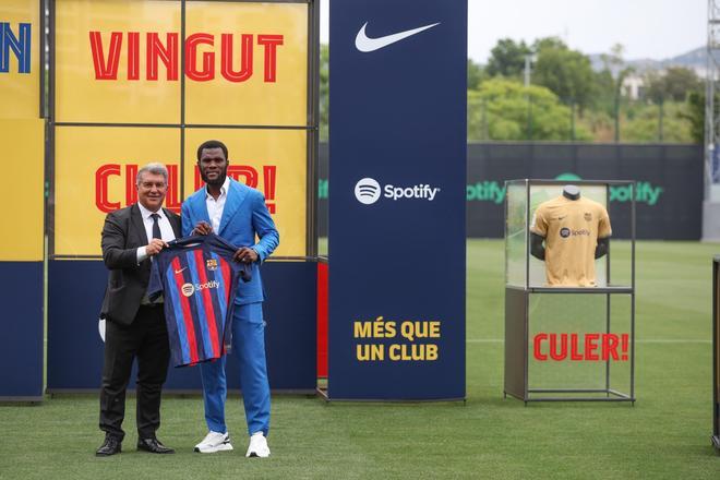 Así ha sido la presentación de Franck Kessie