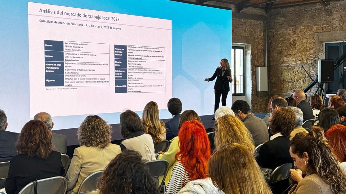 La concejala de Gobierno Abierto, Promoción Económica y Empleo, Mercedes Bernabé, hizo balance este martes del plan municipal de empleo.