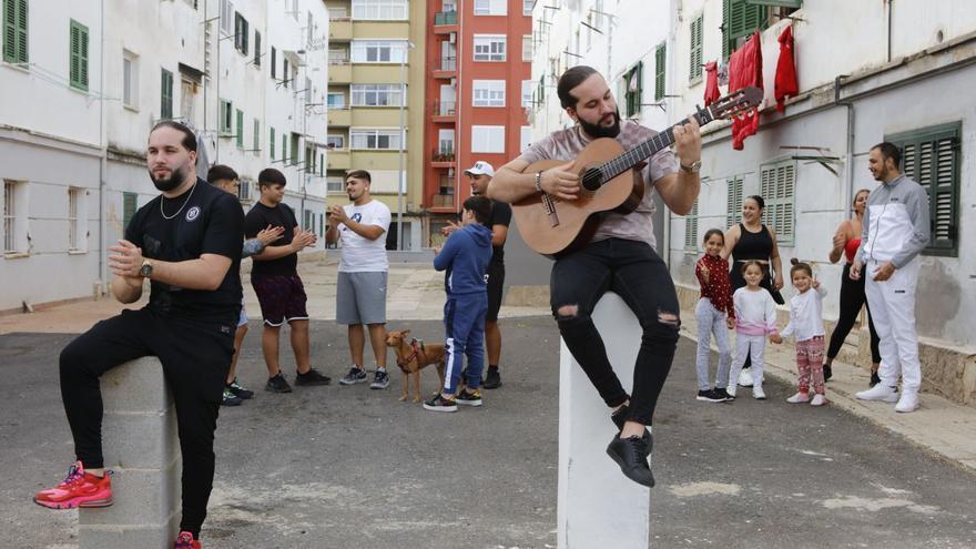 Wie zwei Brüder aus dem Brennpunktviertel Corea in Palma de Mallorca über Nacht als Flamenco-Musiker bekannt wurden