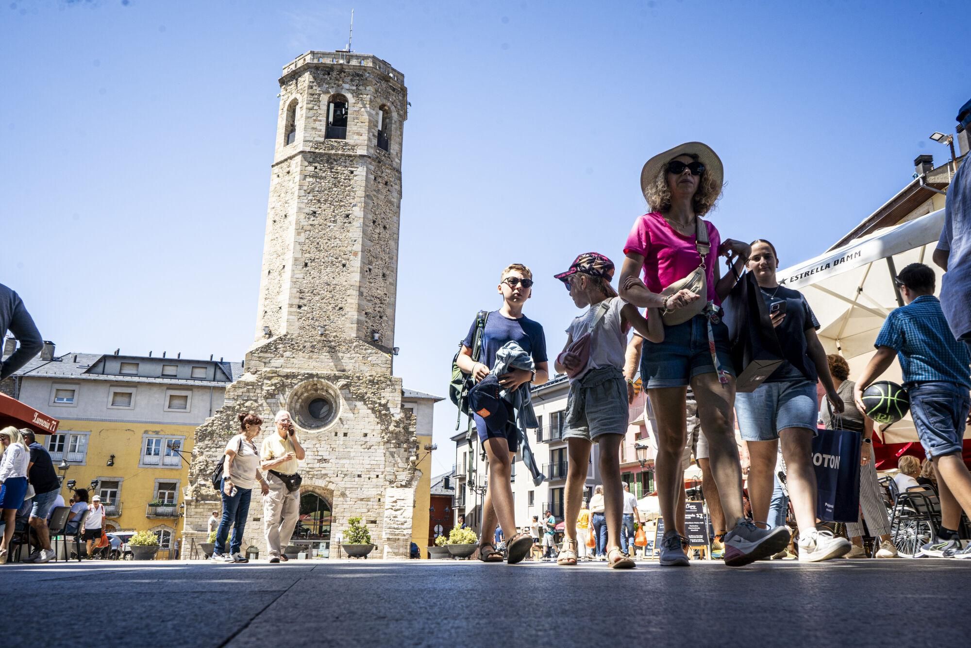 Visitants pels carrers de Puigcerdà, el primer cap de setmana d&#039;agost d&#039;aquest 2025