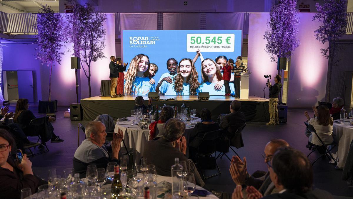 Fundesplai presenta el dinero recaudado con motivo de la IX Cena Solidaria de la fundación