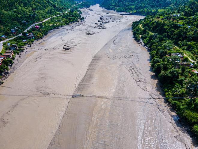 China evacúa zonas del Tíbet ante el riesgo de la ruptura de un lago formado tras la riada