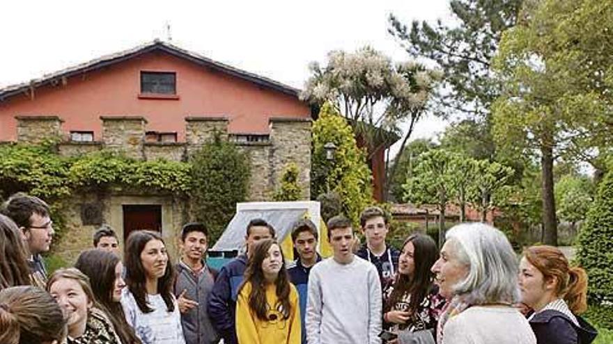 Jóvenes durante una visita guiada al Museo Evaristo Valle en 2015.