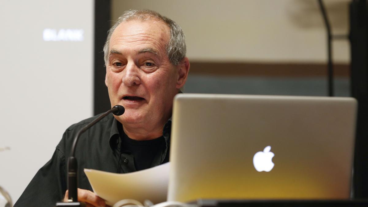 Ferran Freixa durante su ponencia en el Seminario de Fotografía y Periodismo de Albarracín (Teruel), en octubre de 2014.