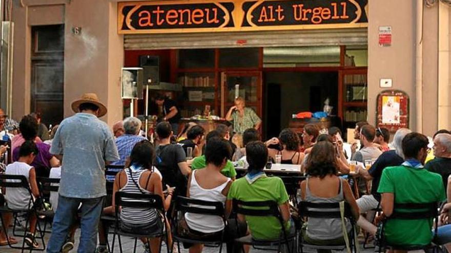 La jornada inaugural de l&#039;Ateneu de l&#039;Alt Urgell, al carrer Capdevila