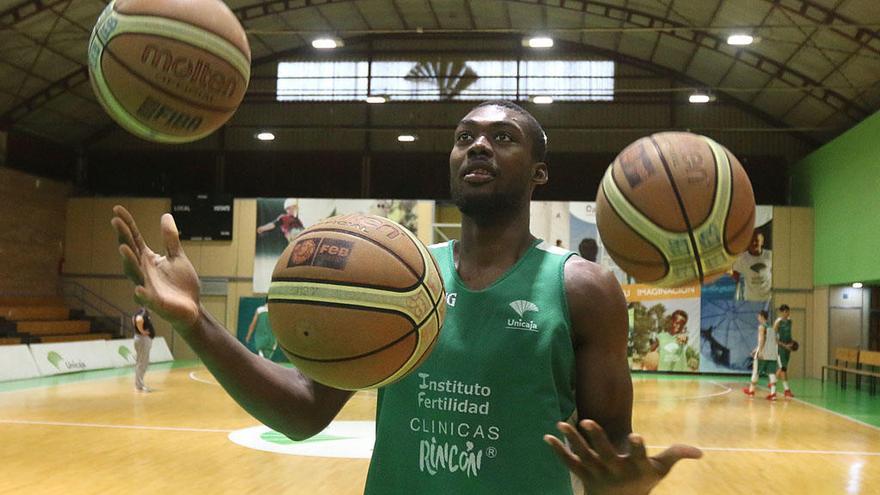 Viny Okouo quiere demostrar su valía en su último año de contrato en el Unicaja.