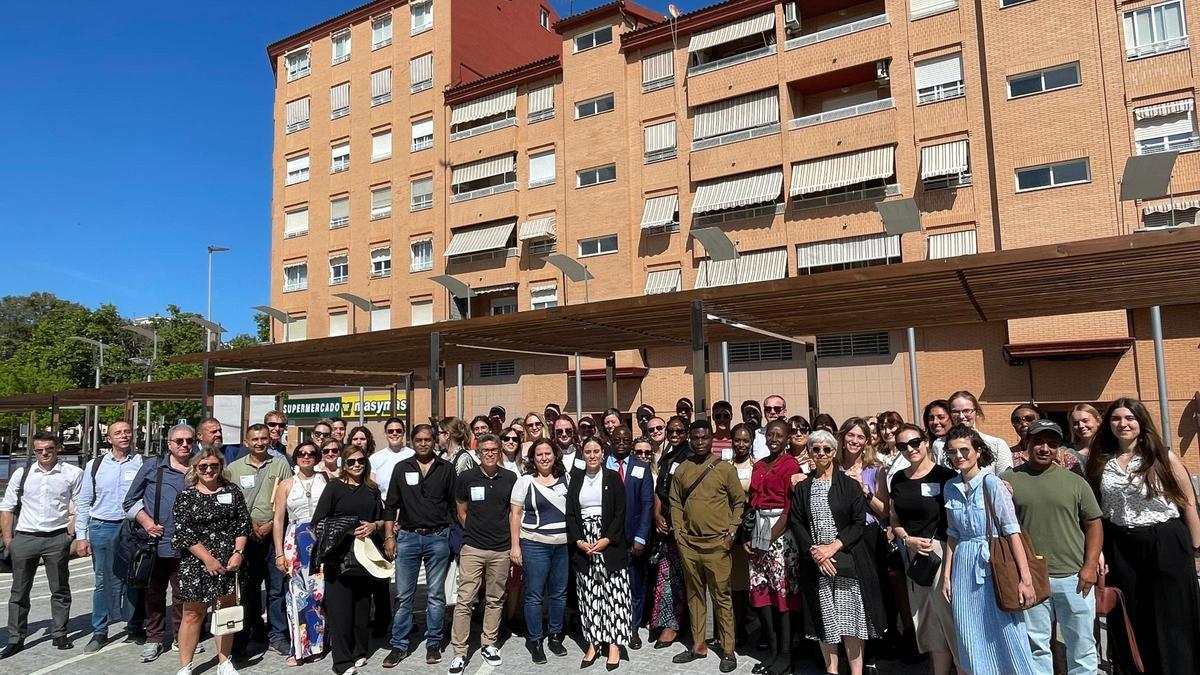 Ester Giner junto a la delegación de representantes europeos.
