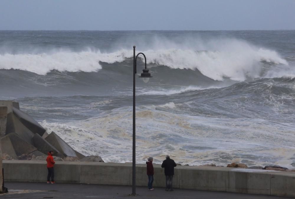 Temporal en Puerto de Vega.