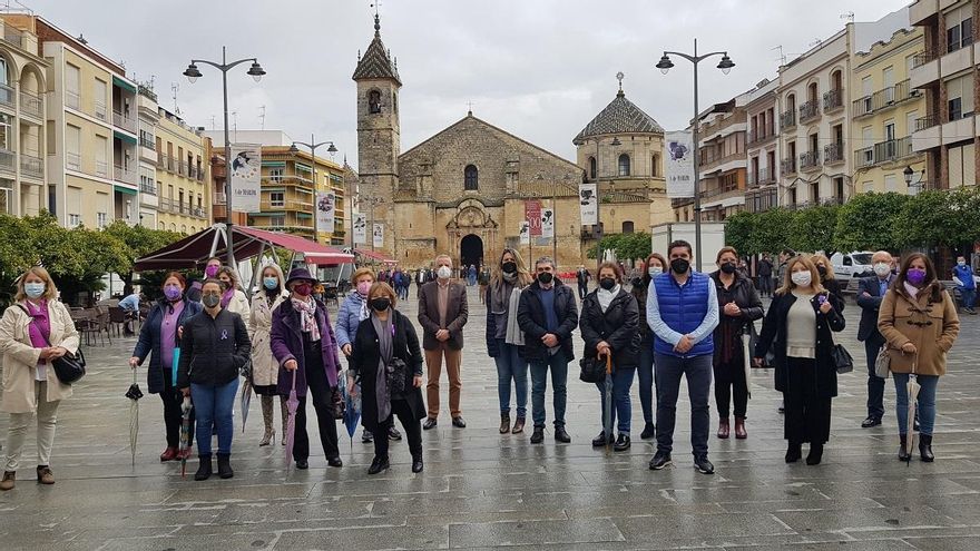 Lucena reivindica la igualdad con la lectura del manifiesto por el 8M