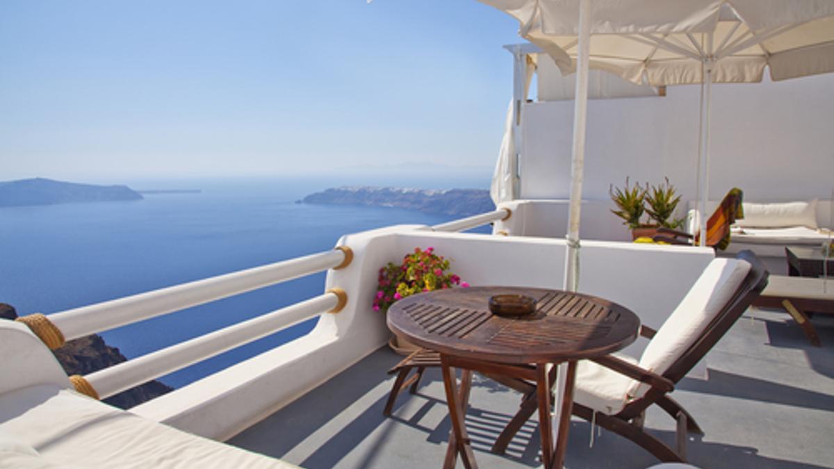 Terraza de un apartamento en la costa.