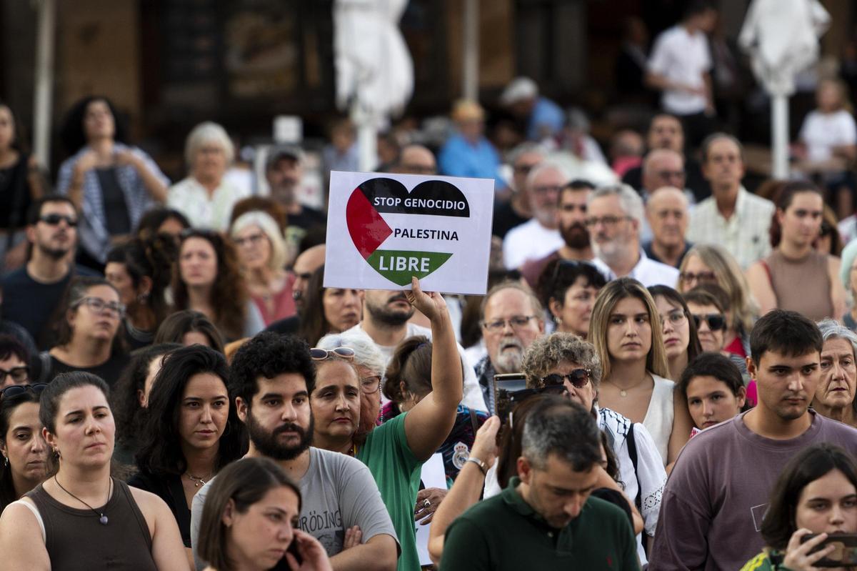 FOTOGALERÍA | Concentración en Cáceres en apoyo a la flotilla humanitaria