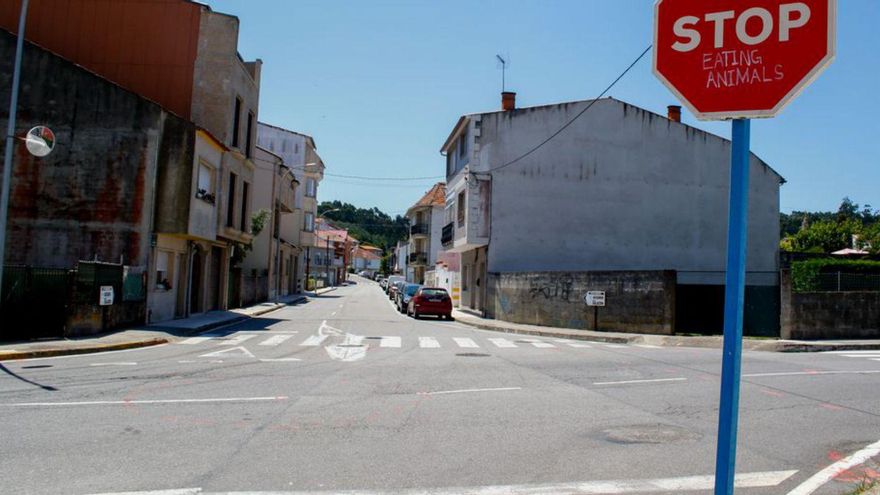 Cruce donde se habilitará una rotonda, entre Rosalía de Castro, Iglesia y Avenida de Portugal. | // IÑAKI ABELLA