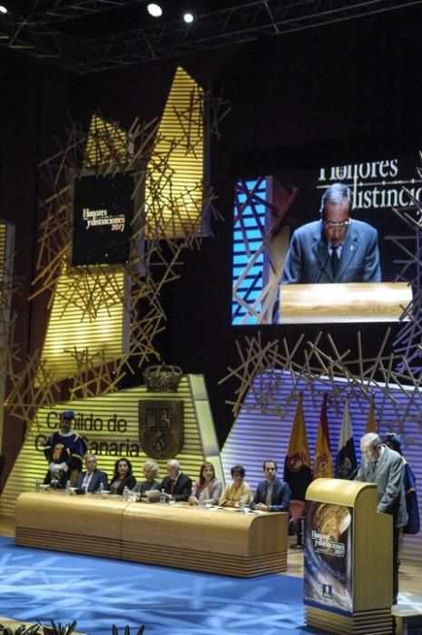 ENTREGA DE HONORES Y DISTINCIONES DEL CABILDO DE ...