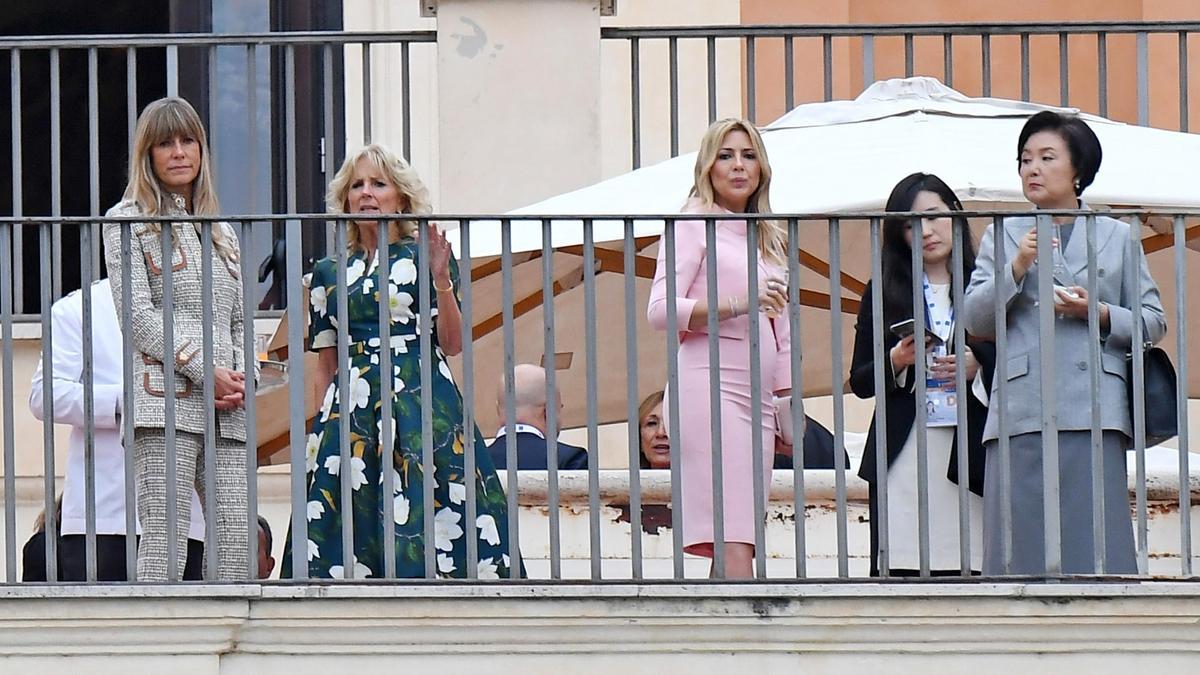 Las esposas de los líderes del G20 Begona Sánchez (España), Jill Biden (Estados Unidos), Fabiola Yanez (Argentina) y Kim Jeong-suk (Corea del Sur) durante el almuerzo en Campodiglio para los cónyuges de los líderes que asisten a la cumbre del G20 en Roma, Italia, el 30 de octubre de 2021.