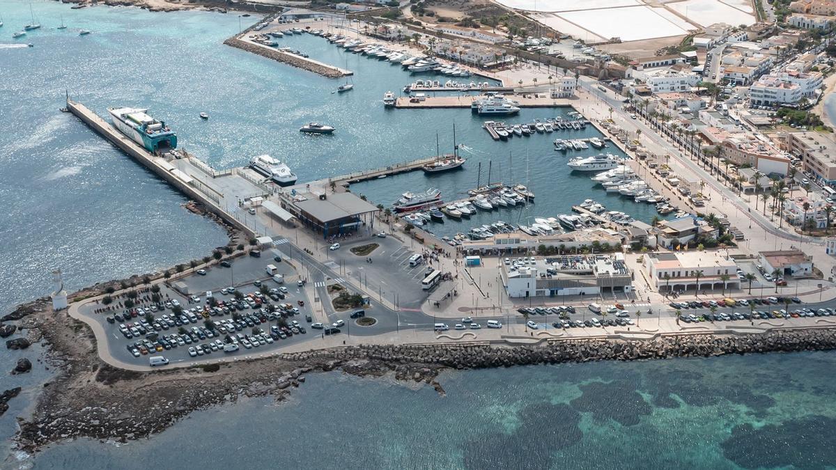 Imagen aérea del estado actual del puerto de la Savina, en Formentera