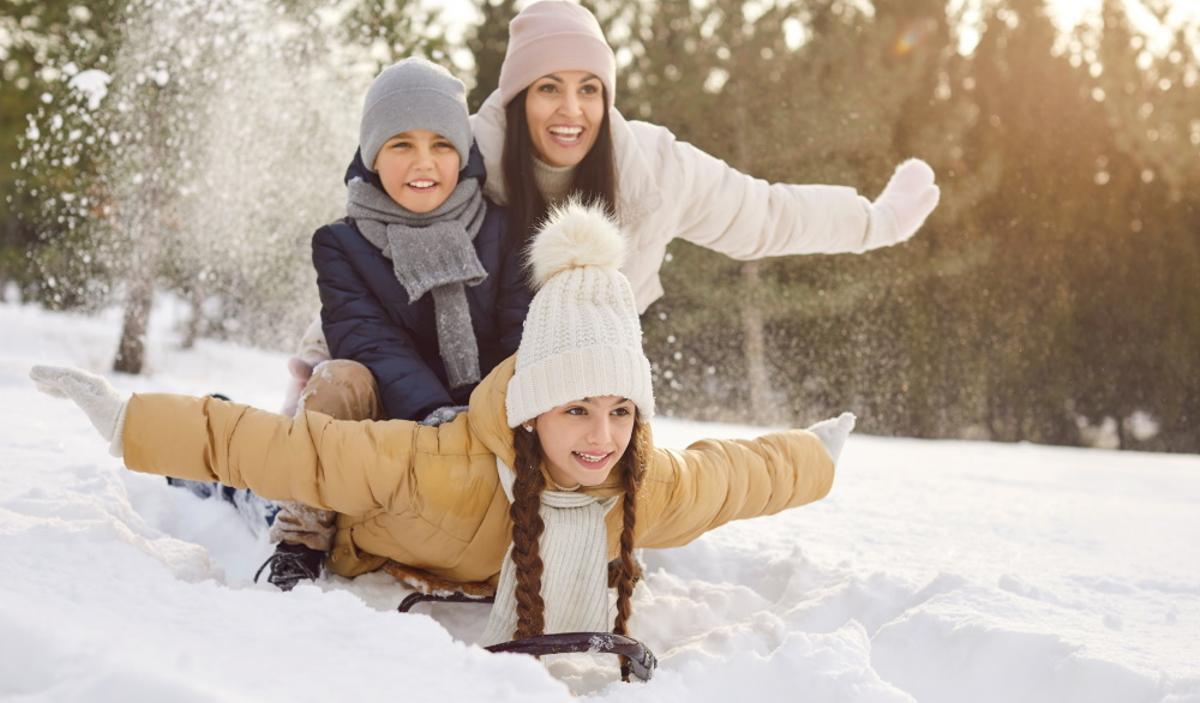 Jovenes en la nieve
