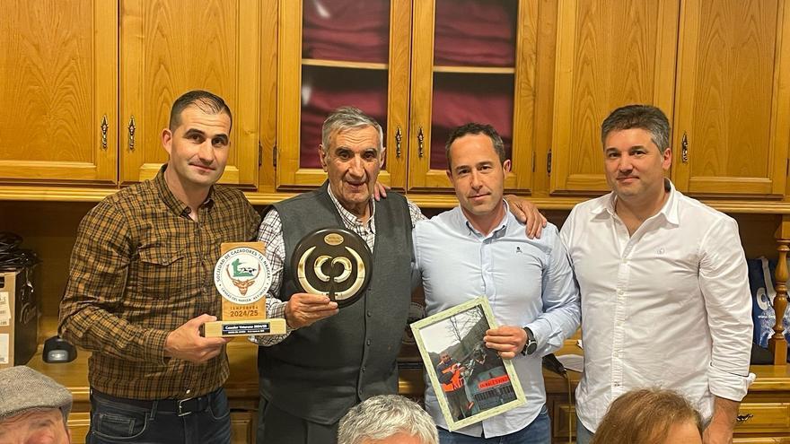 La sociedad de cazadores &quot;El Narcea&quot; celebra su gala anual con premio para su cazador más joven: Pablo Álvarez, de 14 años