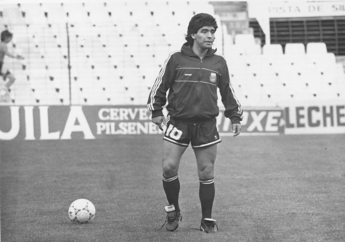 Cuando Maradona estuvo en Mestalla