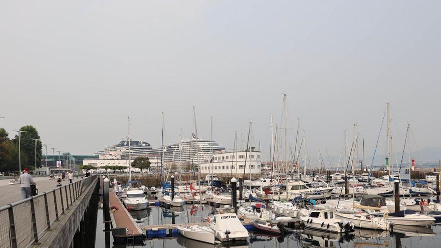La Policía Local de Vigo rescata a un hombre inconsciente hallado flotando en el agua en el Náutico