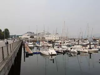 Rescatan a un hombre inconsciente hallado flotando en el Náutico de Vigo