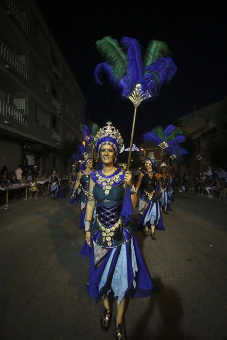 Diferentes imágenes del desfile de la Entrada Mora de Almoradí.