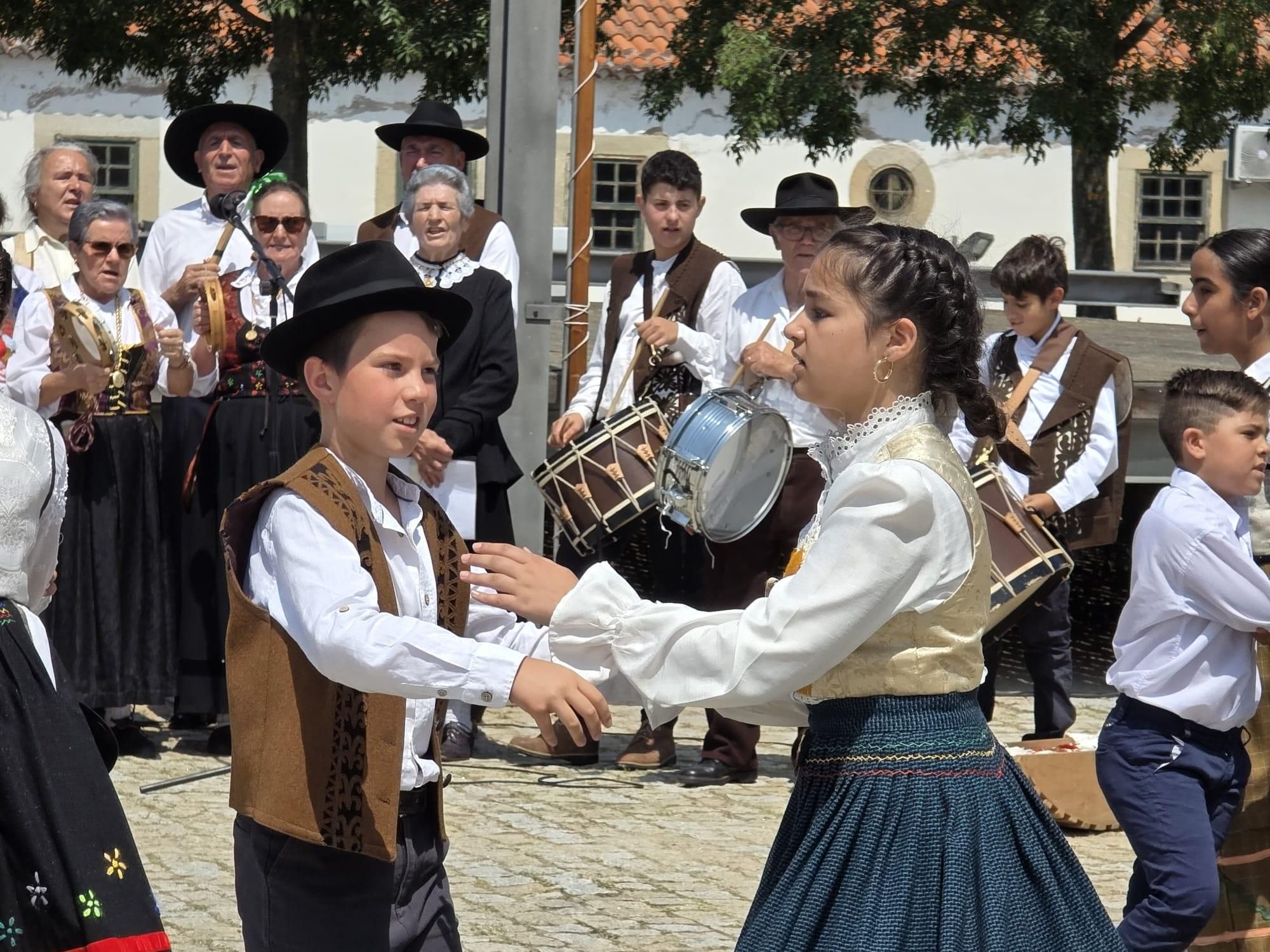 GALERÍA | Pendones de Portugal y el Reino de León, en Miranda do Douro
