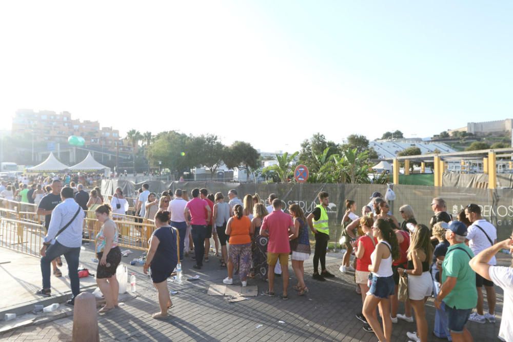 Gran expectación ante el único concierto de Jennifer Lopez en España. Se han formado largas colas hasta la apertura de las puertas del recinto del Marenostrum Castle Park, escenario del concierto.