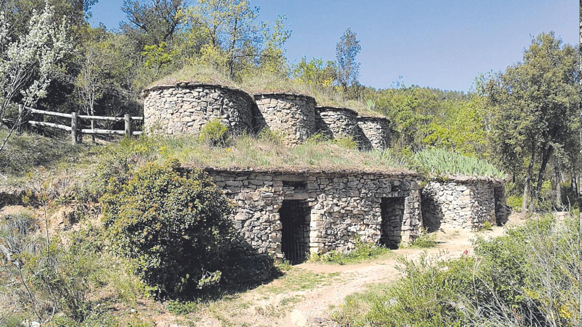 Un dels tretze conjunts singulars de tines aïllades que hi ha a les Valls del Montcau