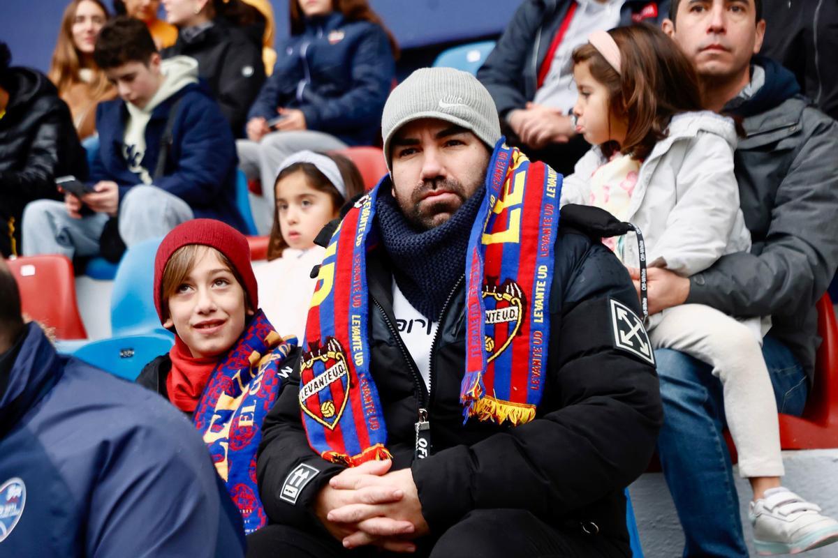 Entrenamiento a puertas abiertas del Levante UD