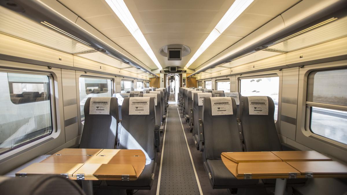Interior de un tren en una imagen de archivo.