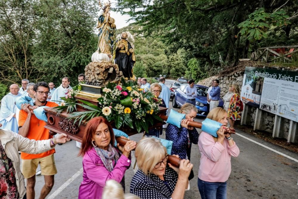 Alcoy rinde honores a su patrona