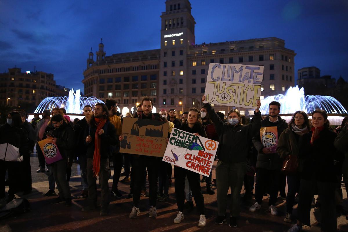 Huelga mundial por el clima, impulsada por la plataforma Fridays for future. Manifestación en Plaza Catalunya