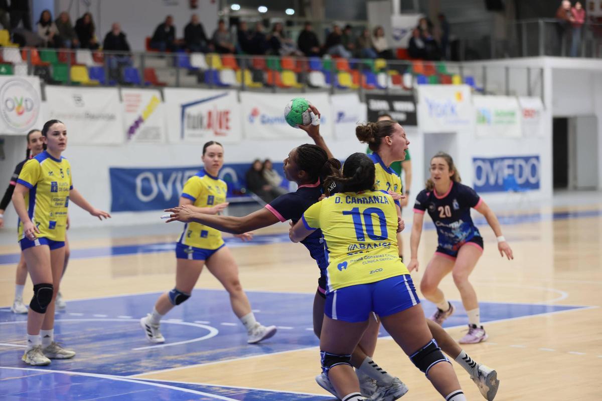 Un partido del Carballal en Oviedo.