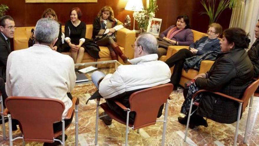 Intersindical fuerza a Torró a aclarar cómo se registran los inmigrantes para poder votar