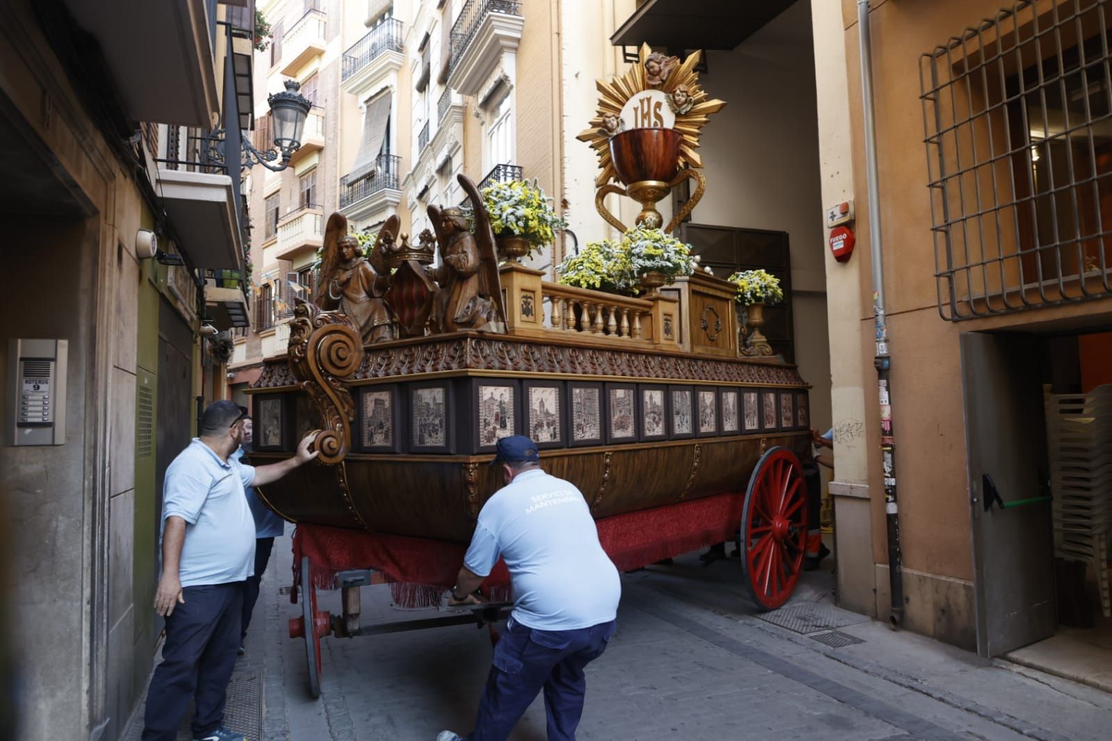 El Corpus empieza con la salida de las dos Rocas autorizadas