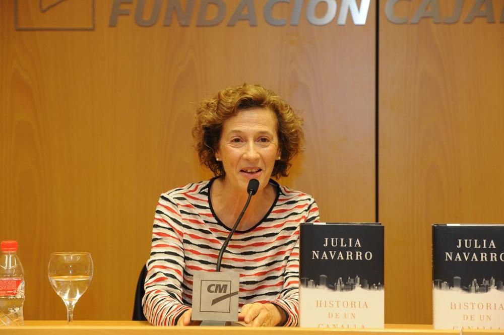 Presentación del libro "Historia de un canalla", d