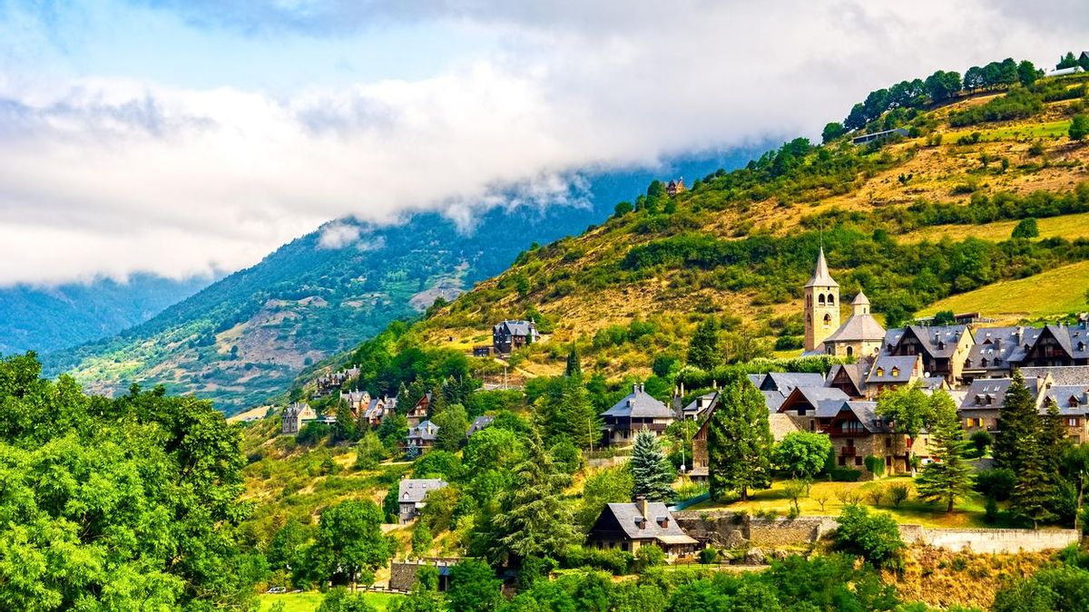 Así es la Suiza catalana: un valle con 33 pueblos y una ruta perfecta para descubrir en otoño