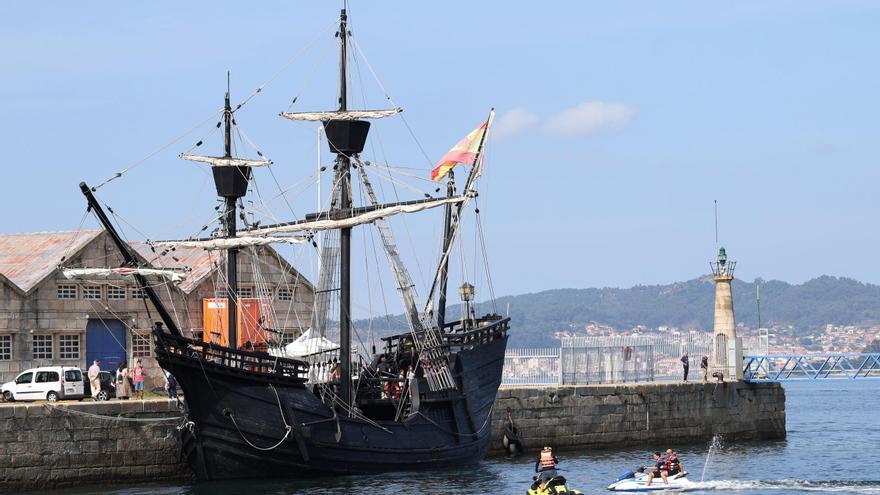 La Nao Victoria recala en Vigo