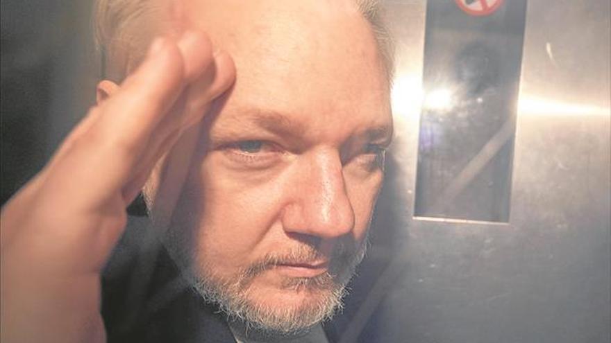 Julian Assange tuvo dos hijos en la embajada de Ecuador