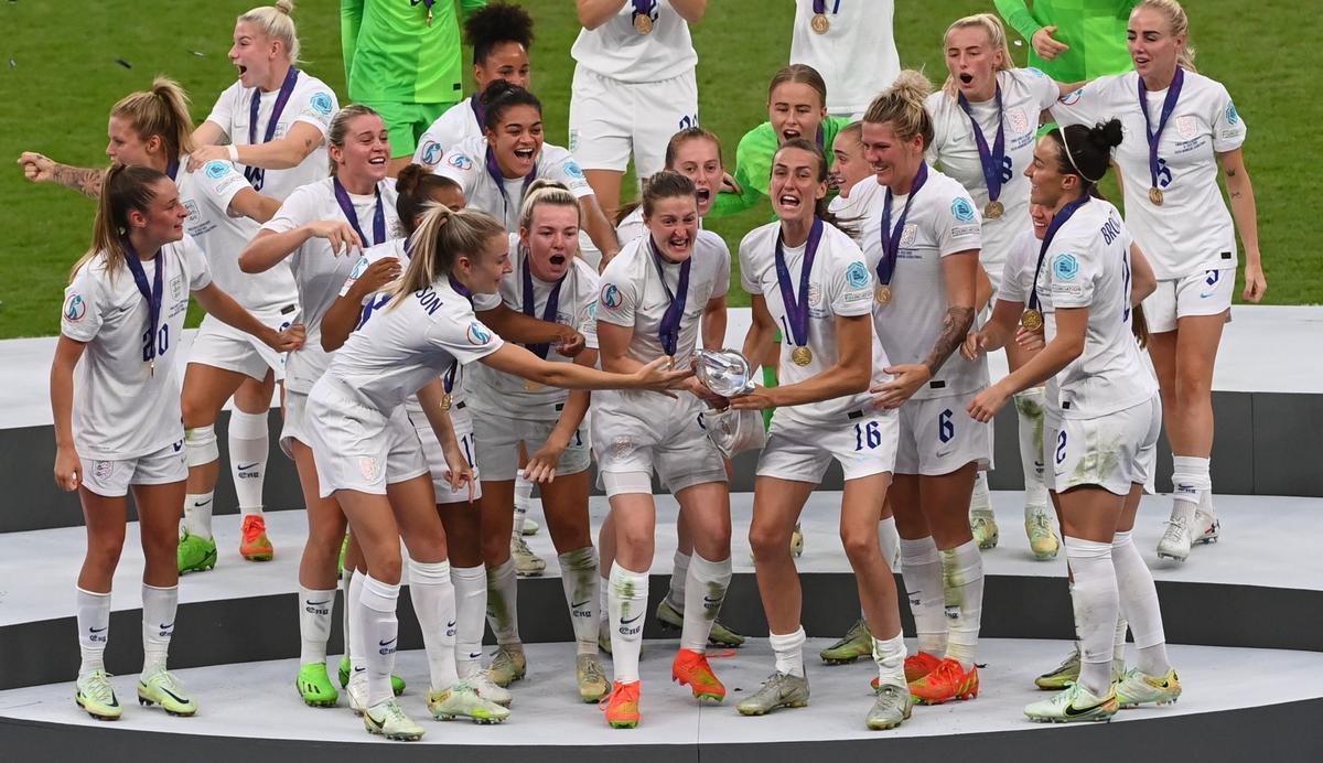 Las jugadoras de Inglaterra celebran su victoria en la Eurocopa este domingo en Wembley.