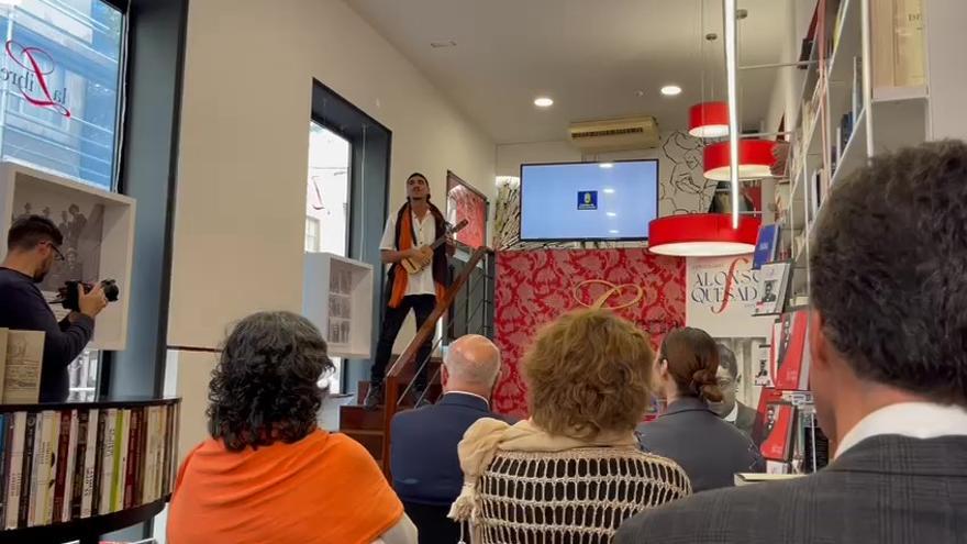 El liricista Aniba en el acto de presentación de la celebración del centenario de Alonso Quesada