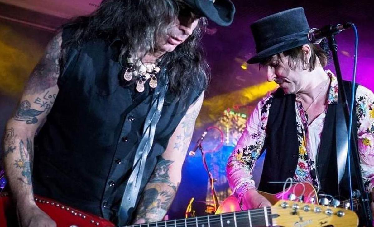 Componentes de la  banda parisina de glam gótico Guttercats
