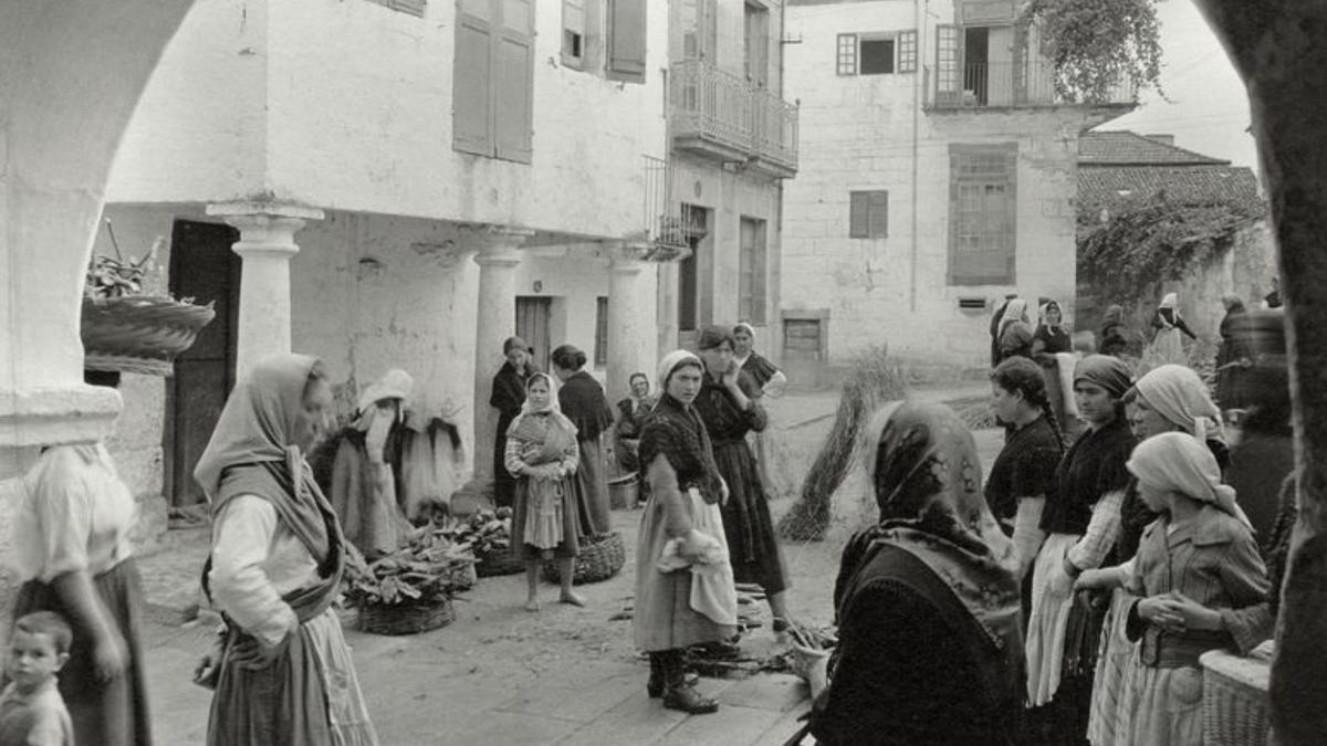 “Mercado de madeira e palla” (Praza da Leña, Pontevedra, 1924).