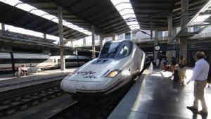 El AVE llega a Granada. Reportaje del primer día desde Córdoba a Granada. Tren trenes estación renfe Adif pasajeros interior recurso