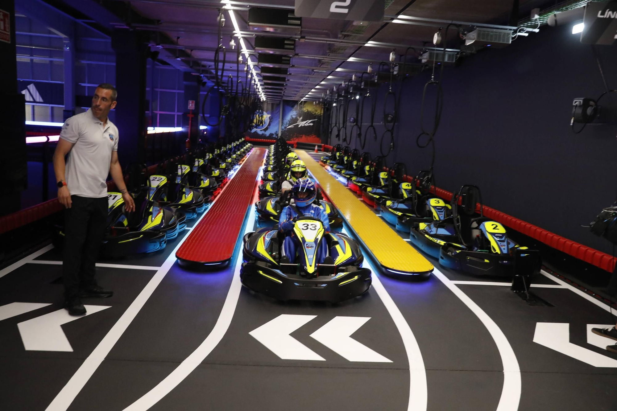 El piloto de Fórmula 1 Fernando Alonso presenta su nuevo circuito indoor de karting en La Morgal (Llanera)