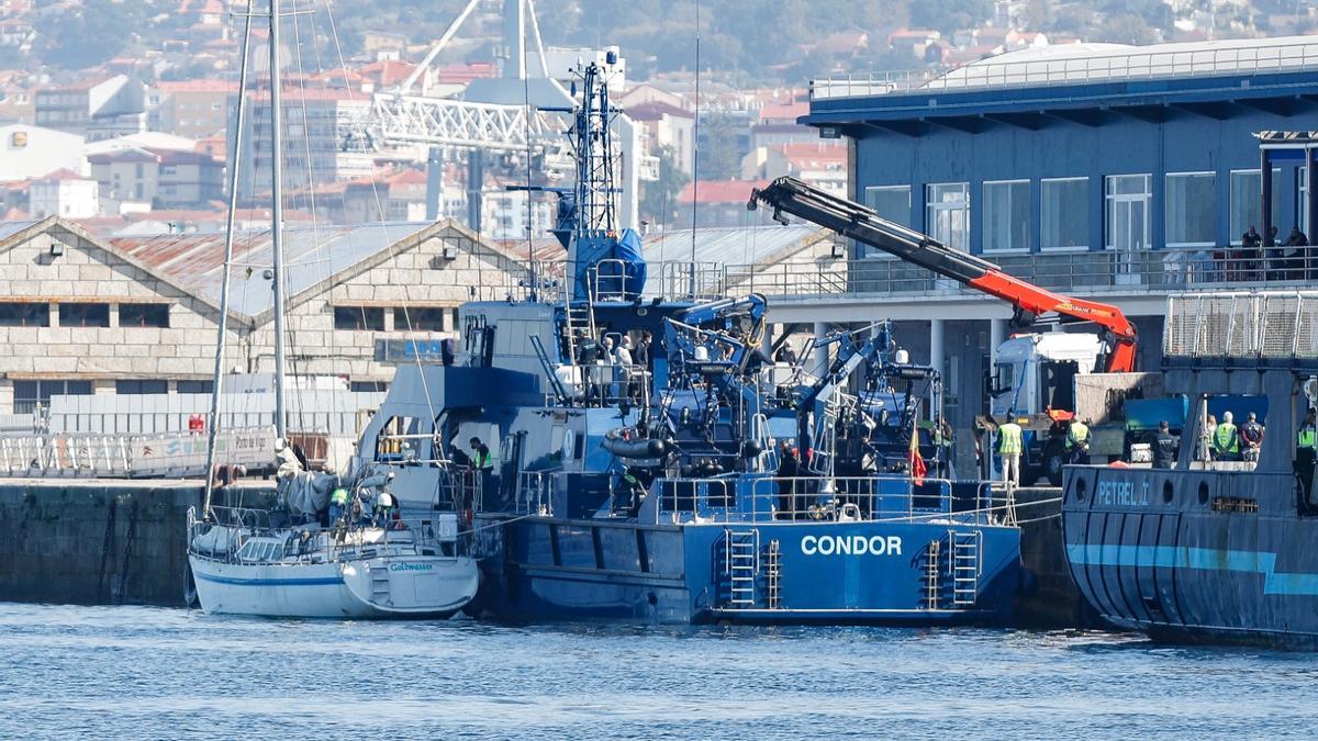 El velero interceptado en el Atlántico con dos toneladas de cocaína llega a Vigo