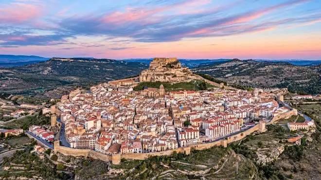 El pueblo amurallado más bonito de España está en Castellón y tiene pinturas rupestres Patrimonio de la Humanidad