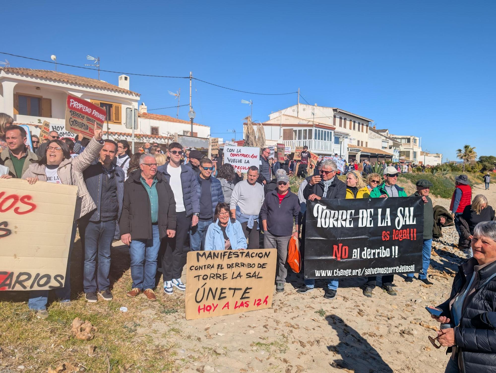 Las imágenes de la manifestación contra el derribo de Torre la Sal