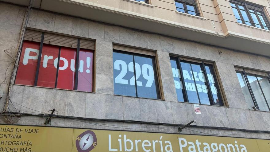 La sede del PSPV se tiñe para el aniversario.